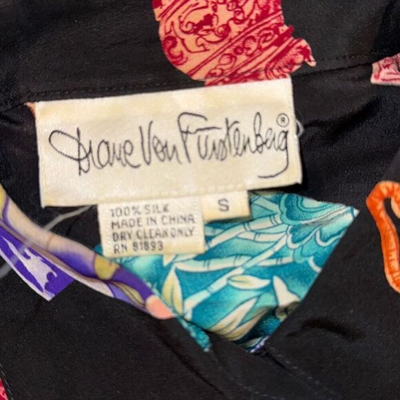 Vintage Diane Von Furstenberg Funky Print 100% Silk Button Down Shirt Small - Picture 11 of 11